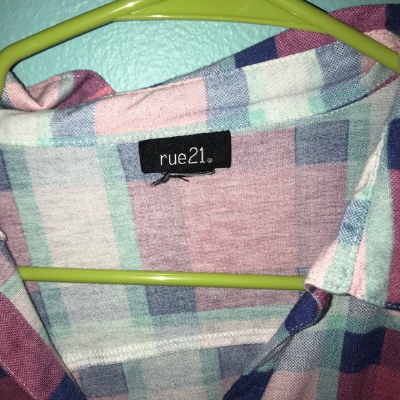 Button down - Picture 3 of 3